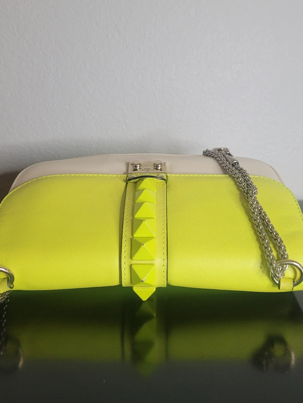 Valentino Garavani Glam Lock flap shoulder bag - Picture 9 of 15